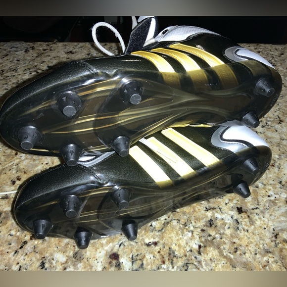 NWOB Adidas hightop Football Cleats  CLU 600001. Never used. Sz. 11. main image 6